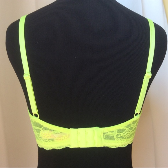 NWOT Victoria's Secret lined Lace Bra - Picture 2 of 11